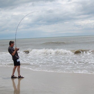 Pêche en surfcasting : conseils et guide d'achat – Jardingue Pack Pro Pêche Surf Mitchell Compact Silver LC + Canne Surf