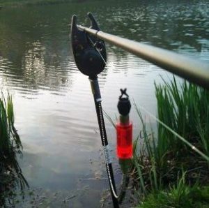 Lot de 4 détecteurs de touche électroniques de pêche avec lumière LED et  alerte sonore, indicateur de touche électronique sensible à clipser sur  canne